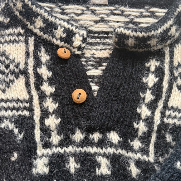 Men's wool Nepalese Black & Cream Patterned Sweater with wooden buttons - Picture 2 of 4